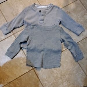 👕2 Baby boy size 24M long sleeve shirts👕